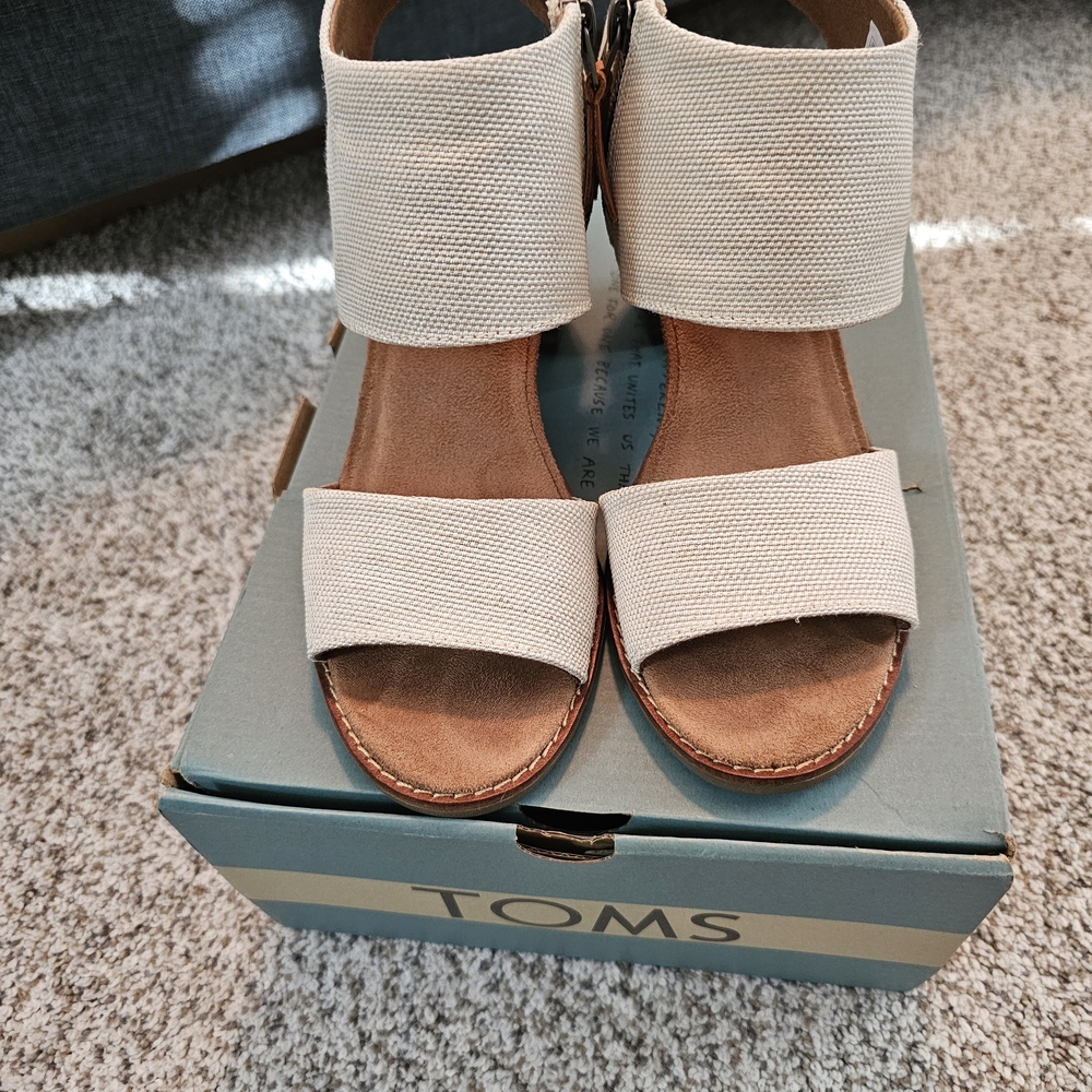 TOMS Women's Majorcs Cutout Tan Heeled Sandals - Picture 3 of 3